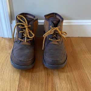 Boys ugh bradley boot - size 4